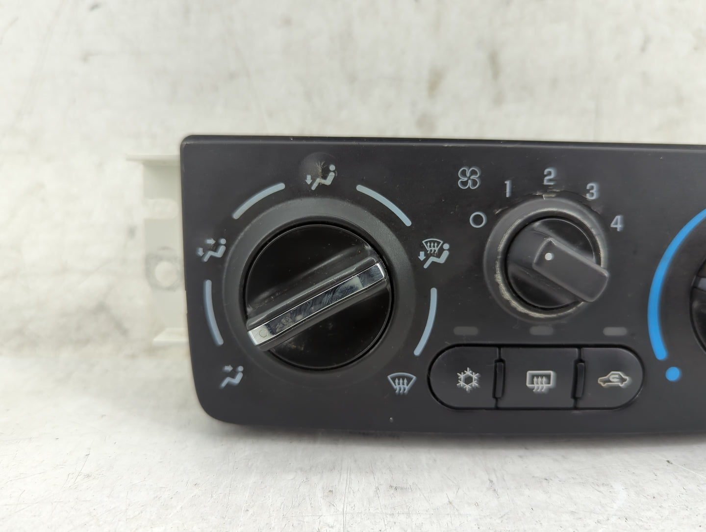 2005-2010 Chevrolet Cobalt Climate Control Module Temperature AC/Heater Replacement P/N:15890411 Fits OEM Used Auto Parts - 