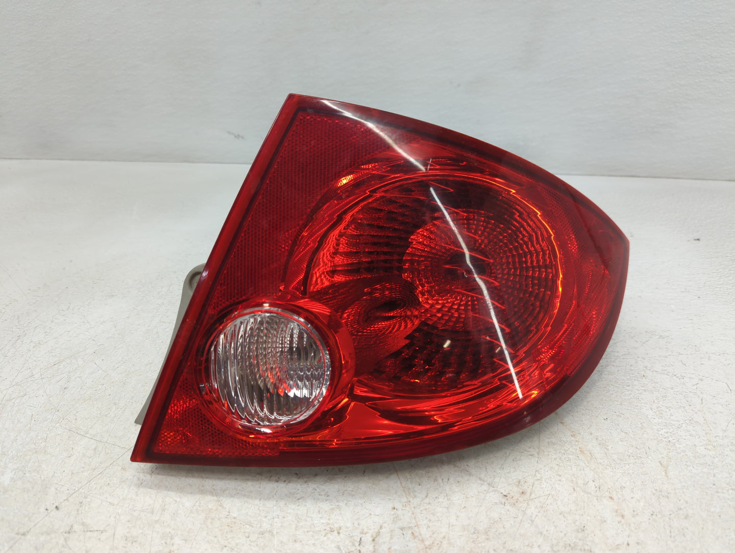 2005-2010 Chevrolet Cobalt Tail Light Assembly Passenger Right OEM P/N:25823650 Fits Fits 2005 2006 2007 2008 2009 2010 OEM 