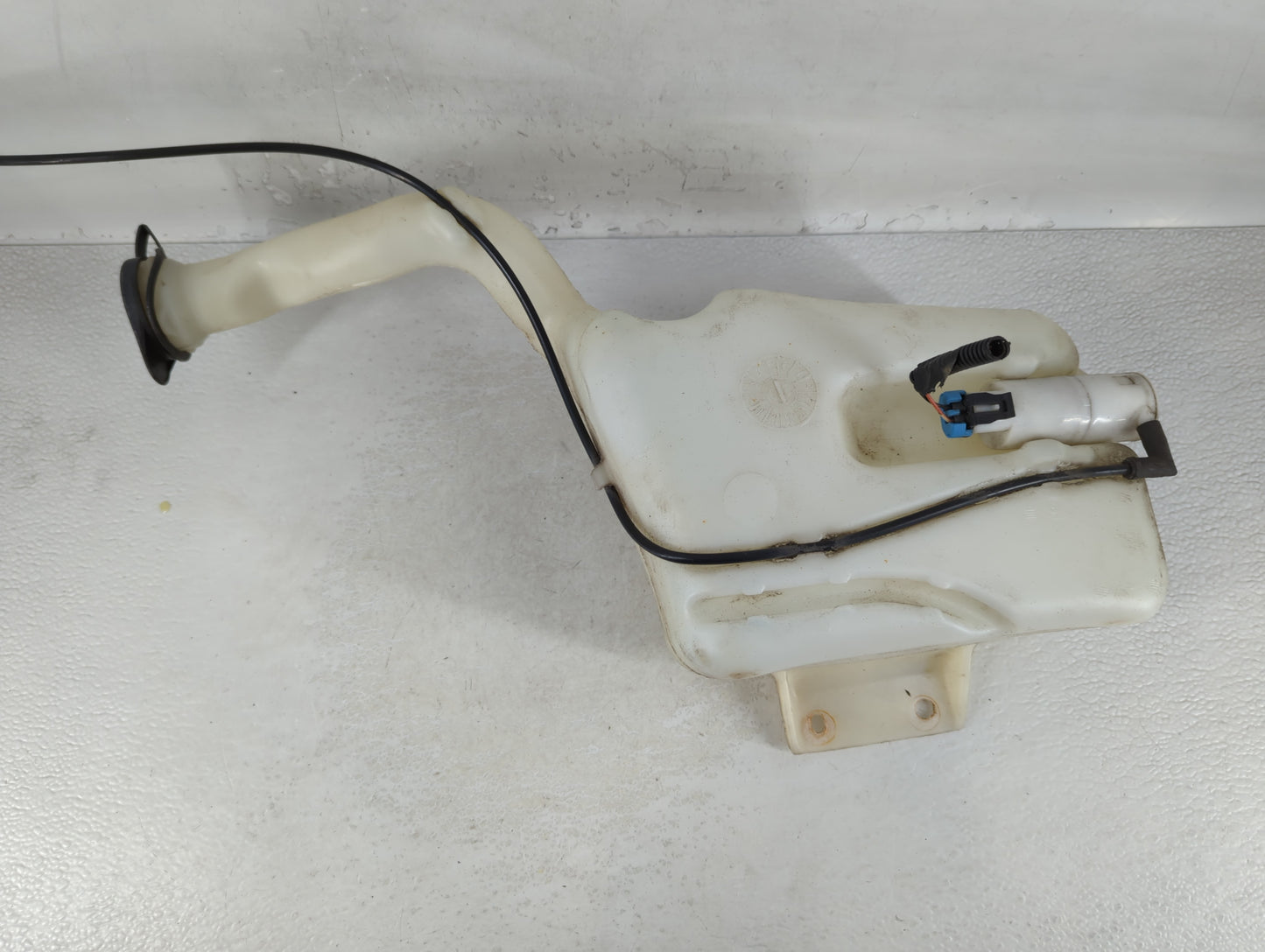 2005-2010 Chevrolet Cobalt Windshield Washer Fluid Reservoir Bottle Oem - Oemusedautoparts1.com