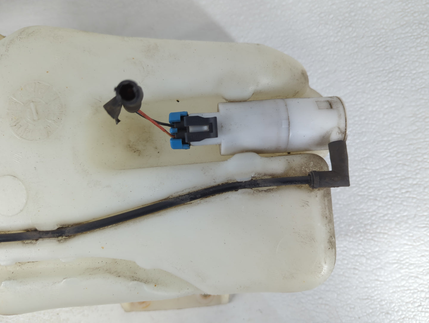 2005-2010 Chevrolet Cobalt Windshield Washer Fluid Reservoir Bottle Oem - Oemusedautoparts1.com