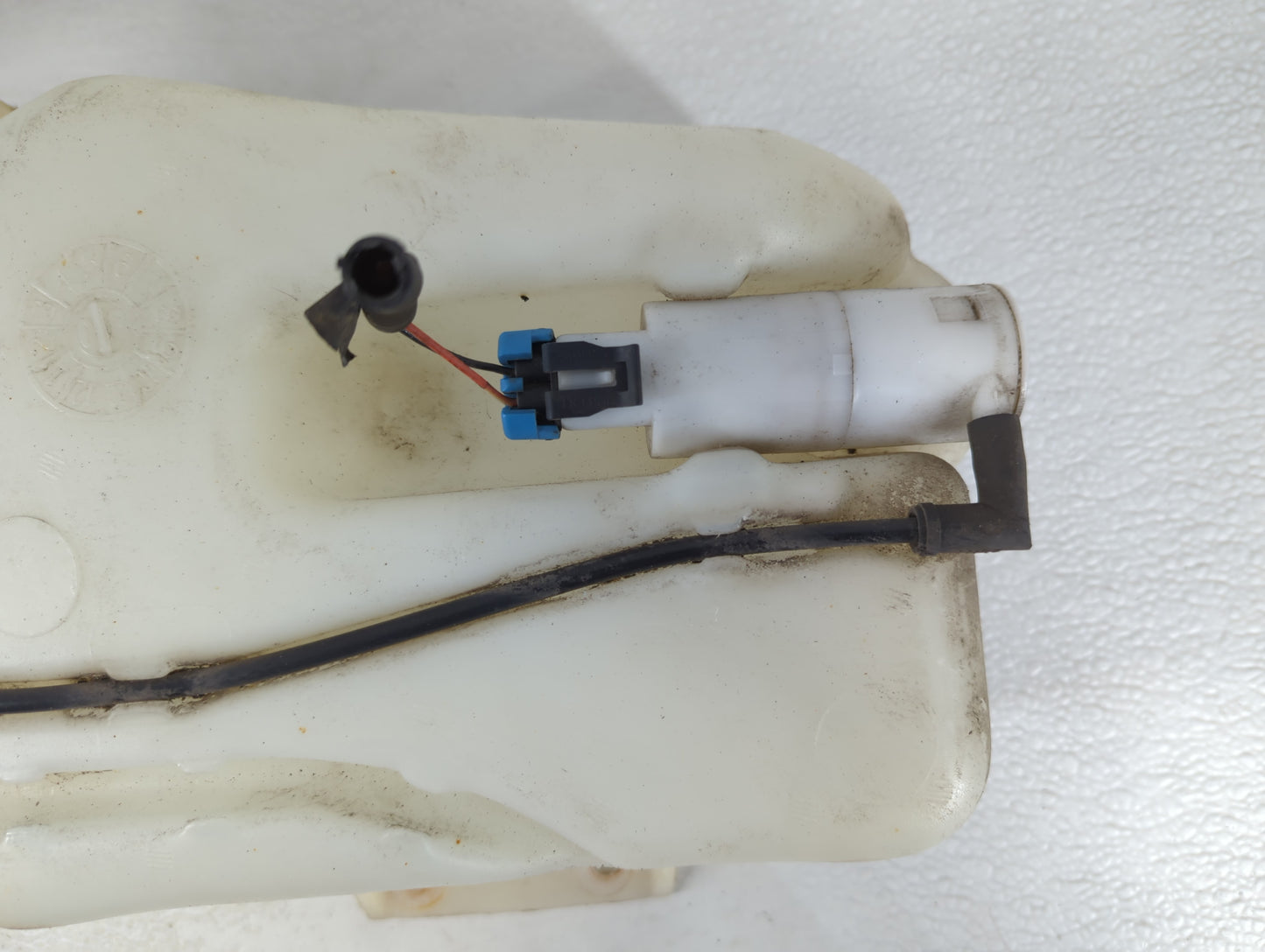 2005-2010 Chevrolet Cobalt Windshield Washer Fluid Reservoir Bottle Oem - Oemusedautoparts1.com