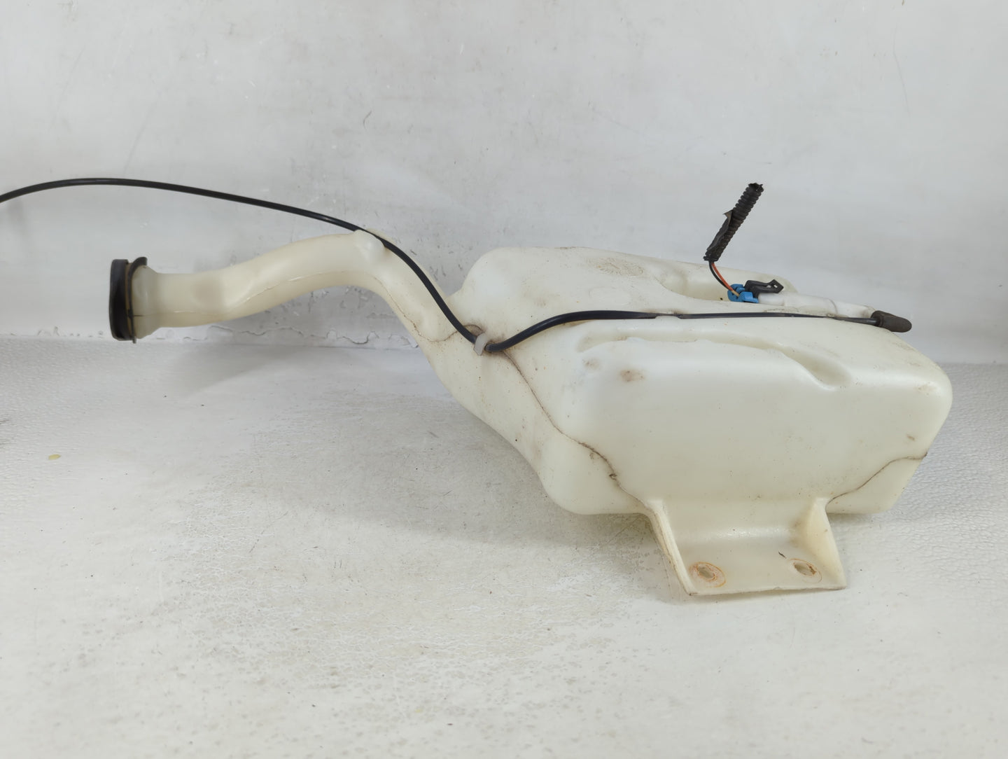 2005-2010 Chevrolet Cobalt Windshield Washer Fluid Reservoir Bottle Oem - Oemusedautoparts1.com