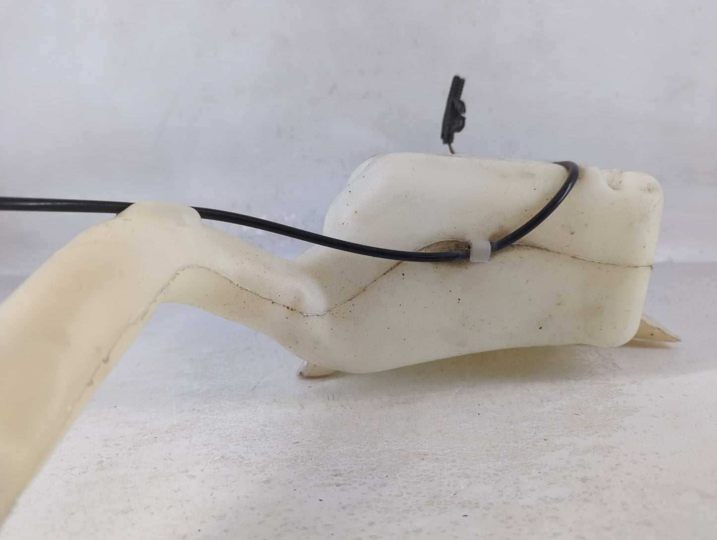 2005-2010 Chevrolet Cobalt Windshield Washer Fluid Reservoir Bottle Oem - Oemusedautoparts1.com