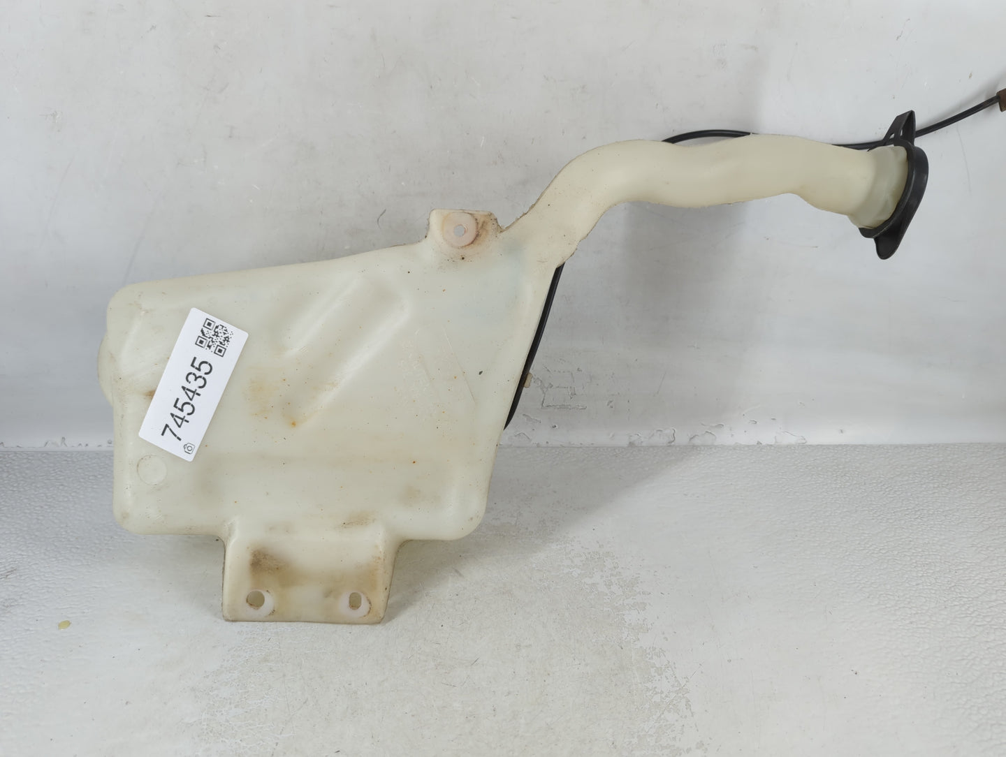 2005-2010 Chevrolet Cobalt Windshield Washer Fluid Reservoir Bottle Oem - Oemusedautoparts1.com