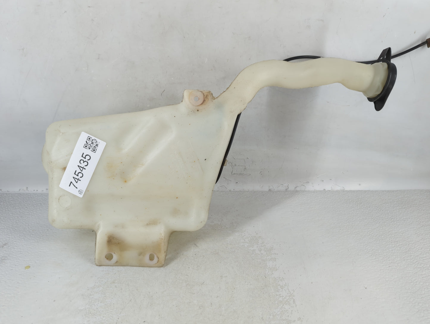 2005-2010 Chevrolet Cobalt Windshield Washer Fluid Reservoir Bottle Oem - Oemusedautoparts1.com