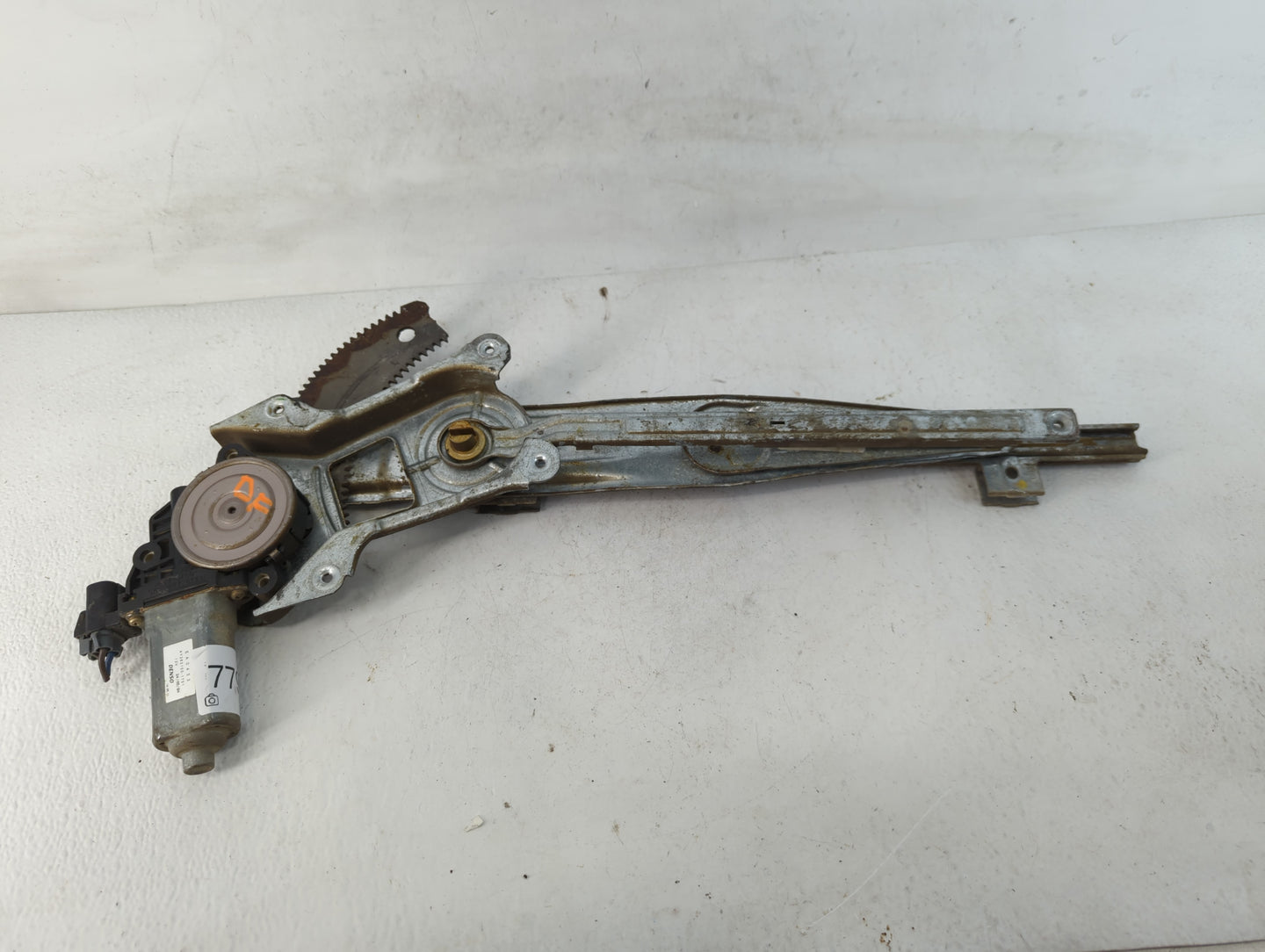 2005-2010 Chevrolet Cobalt Driver Front Left Power Window Motor - Oemusedautoparts1.com