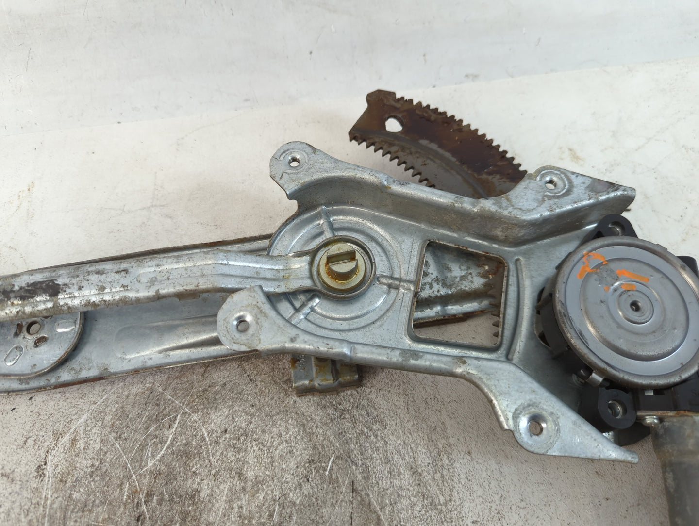 2005-2010 Chevrolet Cobalt Passenger Front Right Power Window Motor - Oemusedautoparts1.com