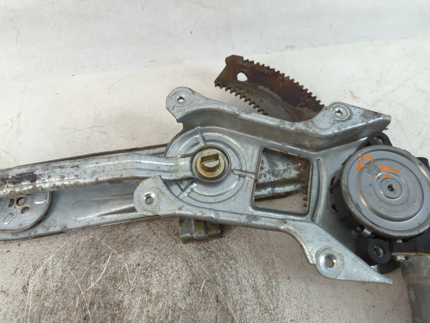2005-2010 Chevrolet Cobalt Passenger Front Right Power Window Motor - Oemusedautoparts1.com