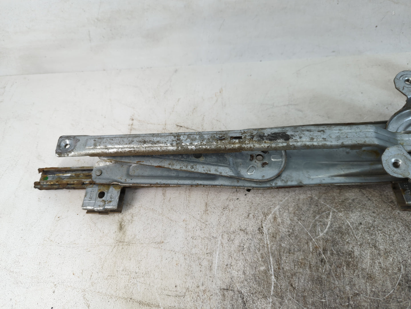 2005-2010 Chevrolet Cobalt Passenger Front Right Power Window Motor - Oemusedautoparts1.com