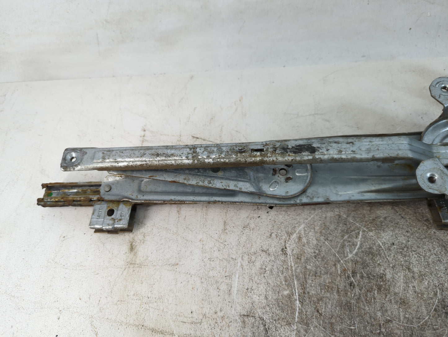 2005-2010 Chevrolet Cobalt Passenger Front Right Power Window Motor - Oemusedautoparts1.com