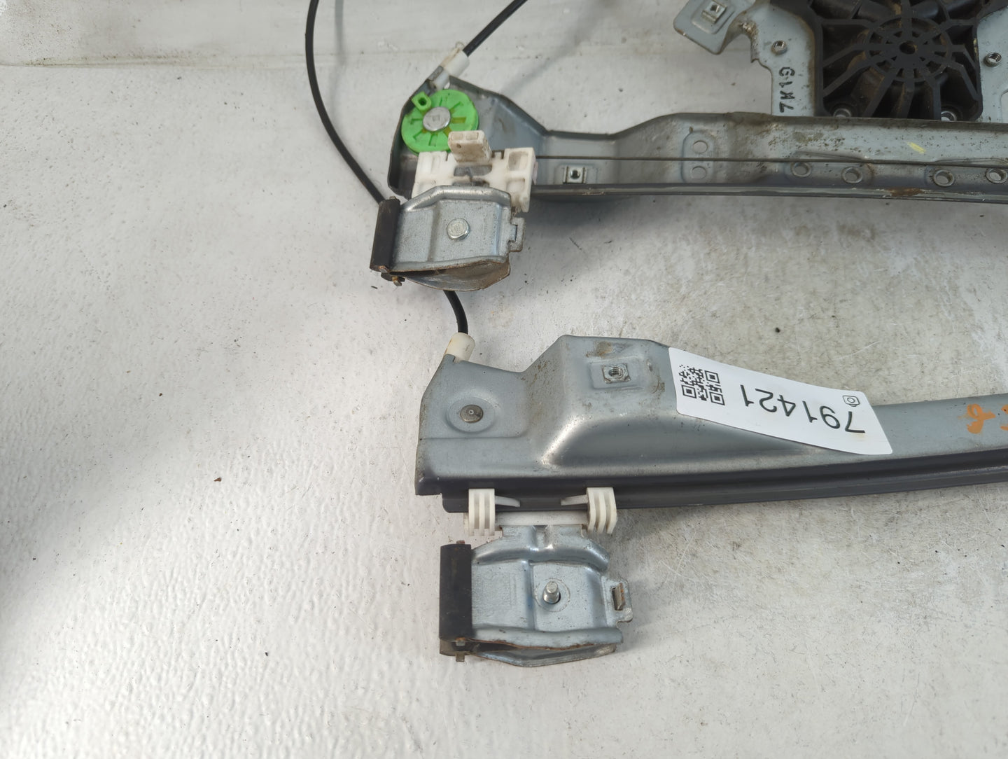 2005-2010 Chevrolet Cobalt Driver Left Front Window Regulator - Oemusedautoparts1.com