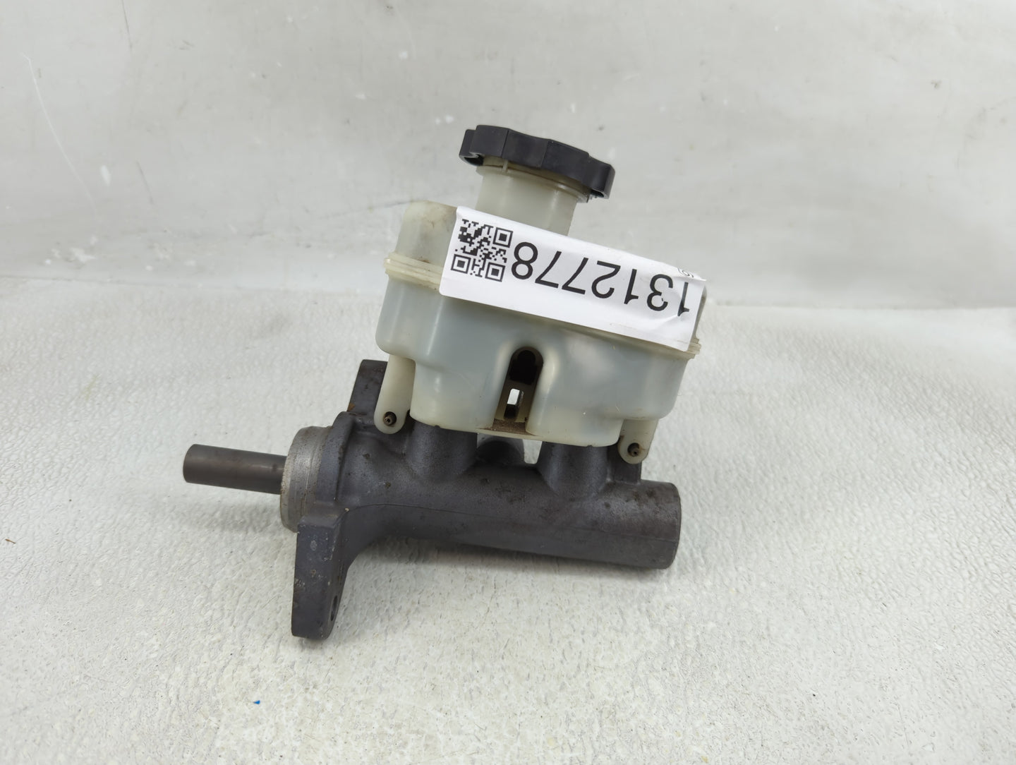 2004-2008 Chevrolet Colorado Brake Master Cylinder 1312778 - Oemusedautoparts1.com
