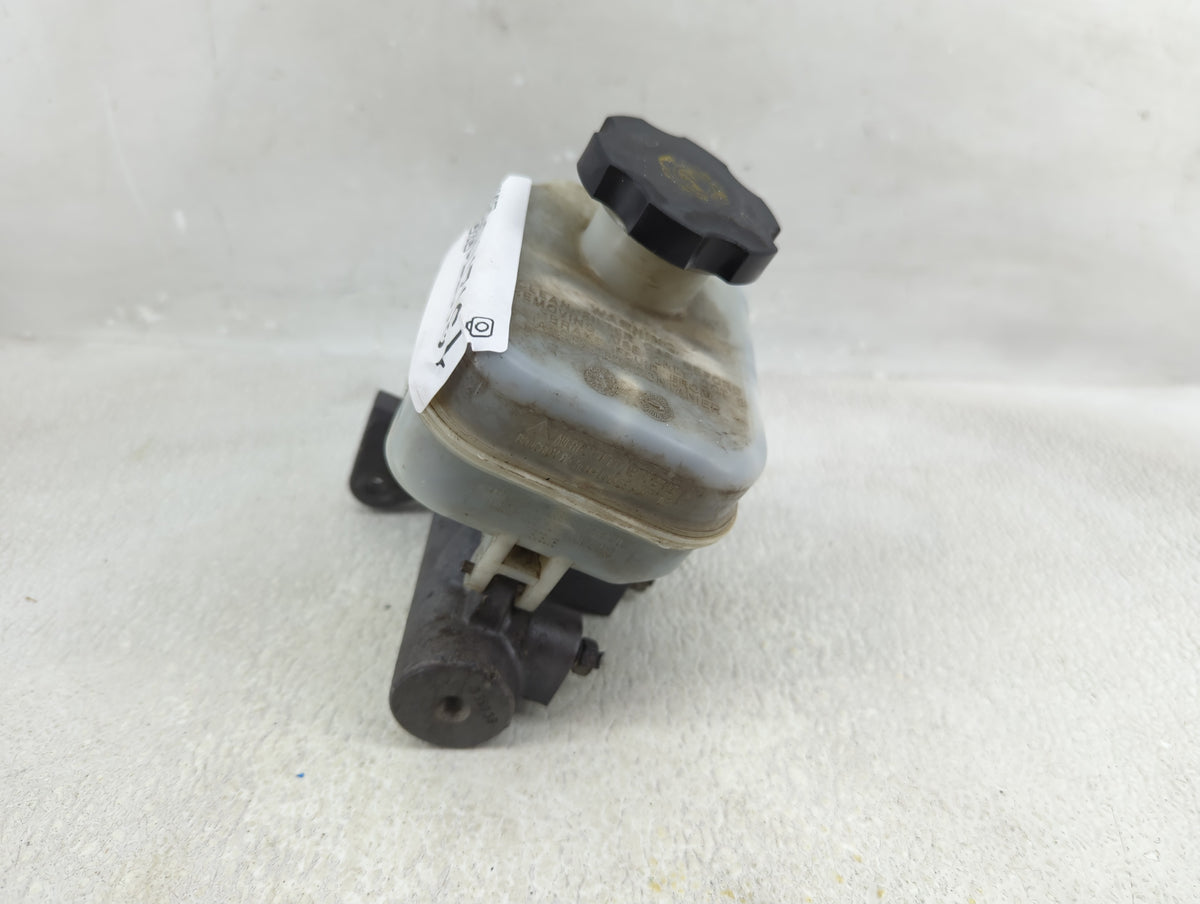 2004-2008 Chevrolet Colorado Brake Master Cylinder 1312778 - Oemusedautoparts1.com