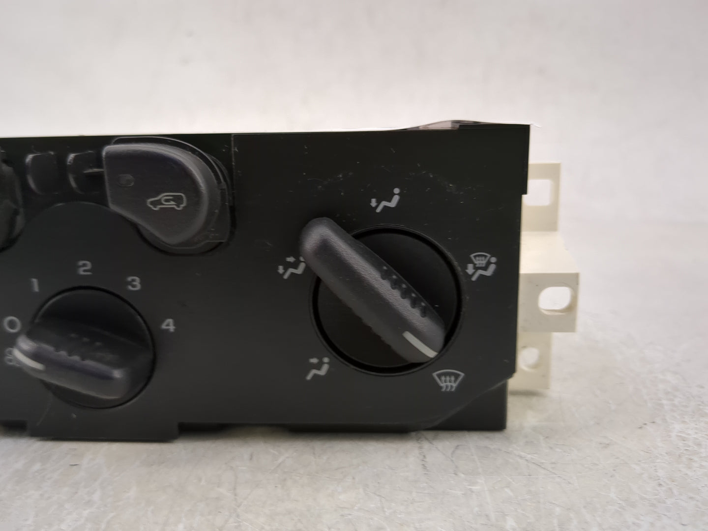2004-2012 Chevrolet Colorado Climate Control Module Temperature AC/Heater Replacement P/N:25841856 Fits OEM Used Auto Parts 