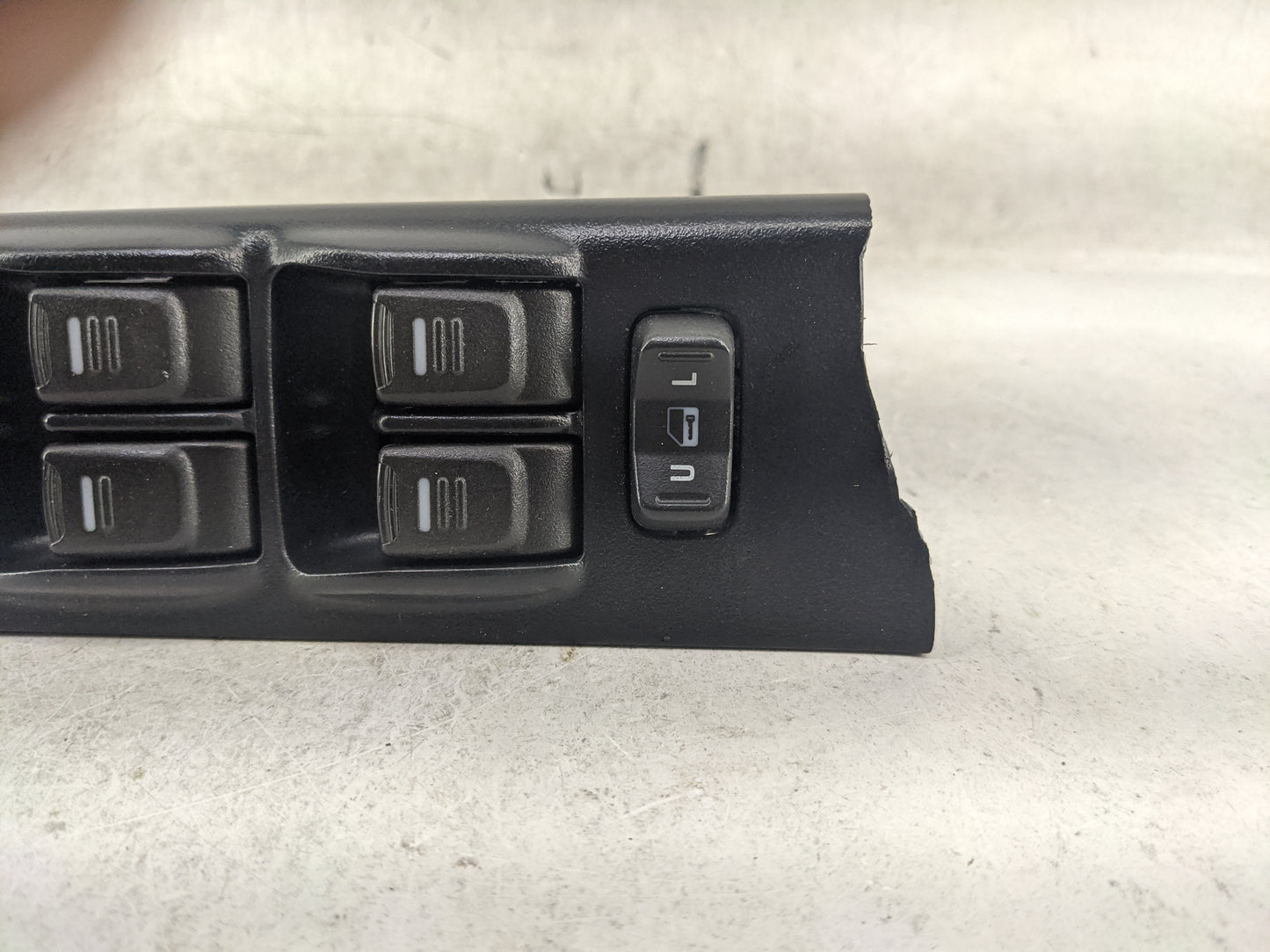 2004-2012 Chevrolet Colorado Master Power Window Switch Replacement Driver Side Left P/N:514632 Fits OEM Used Auto Parts - O