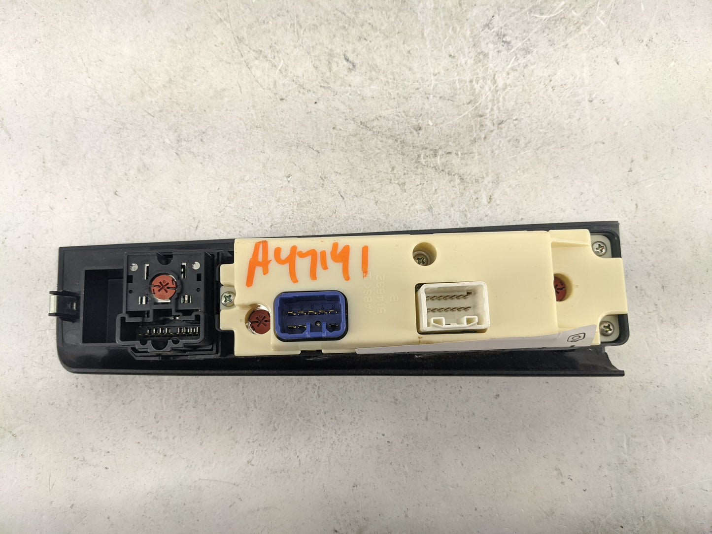 2004-2012 Chevrolet Colorado Master Power Window Switch Replacement Driver Side Left P/N:514632 Fits OEM Used Auto Parts - O