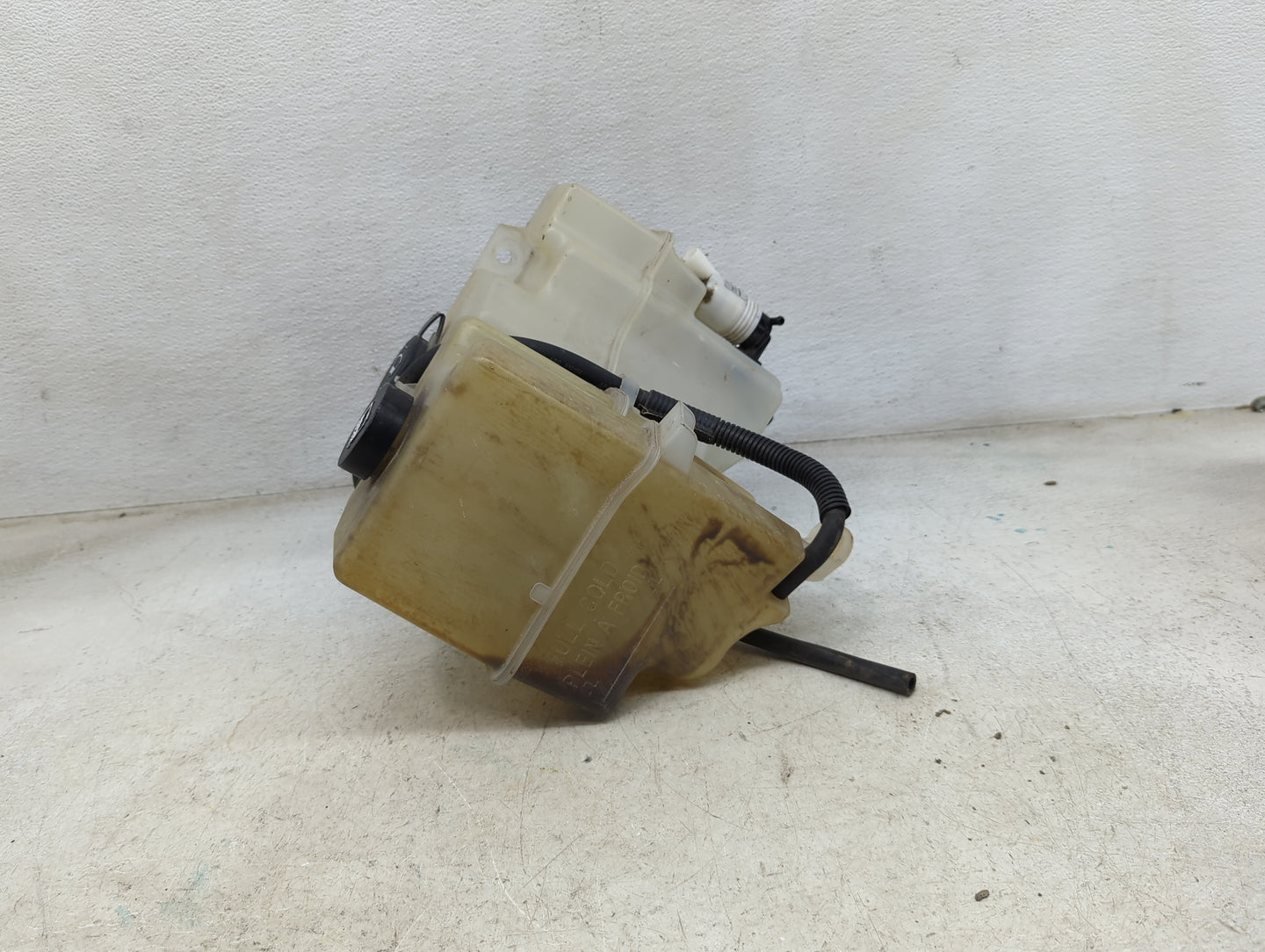 2007 Chevrolet Colorado Windshield Washer Fluid Reservoir Bottle Oem 1474146 - Oemusedautoparts1.com