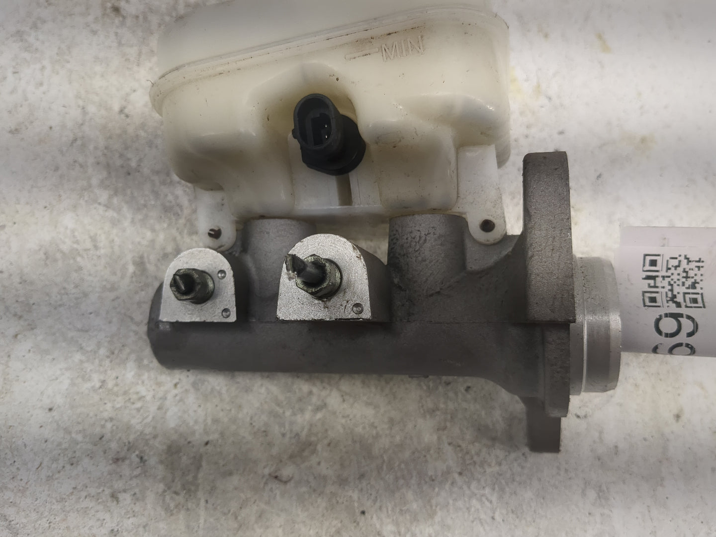2004-2008 Chevrolet Colorado Brake Master Cylinder 1496769 - Oemusedautoparts1.com