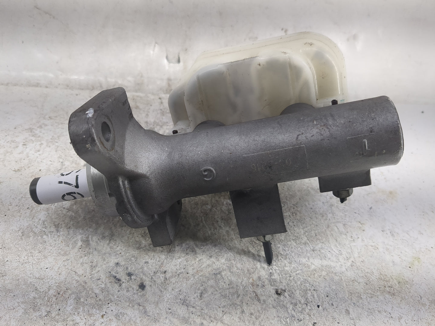 2004-2008 Chevrolet Colorado Brake Master Cylinder 1496769 - Oemusedautoparts1.com