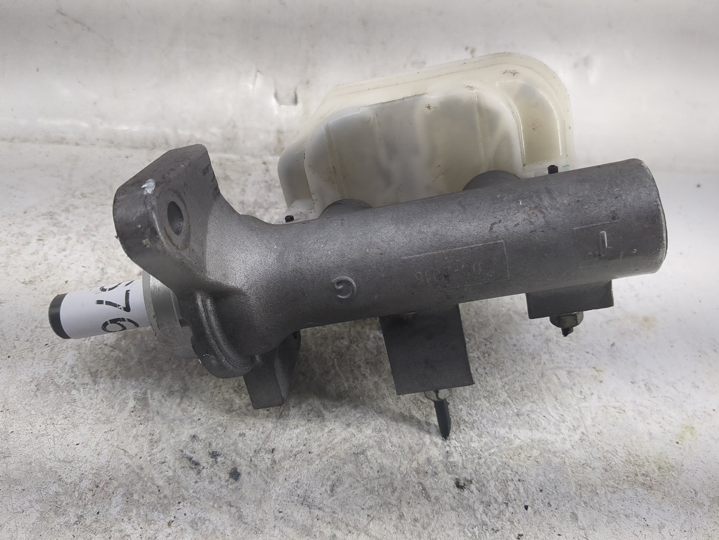 2004-2008 Chevrolet Colorado Brake Master Cylinder 1496769 - Oemusedautoparts1.com