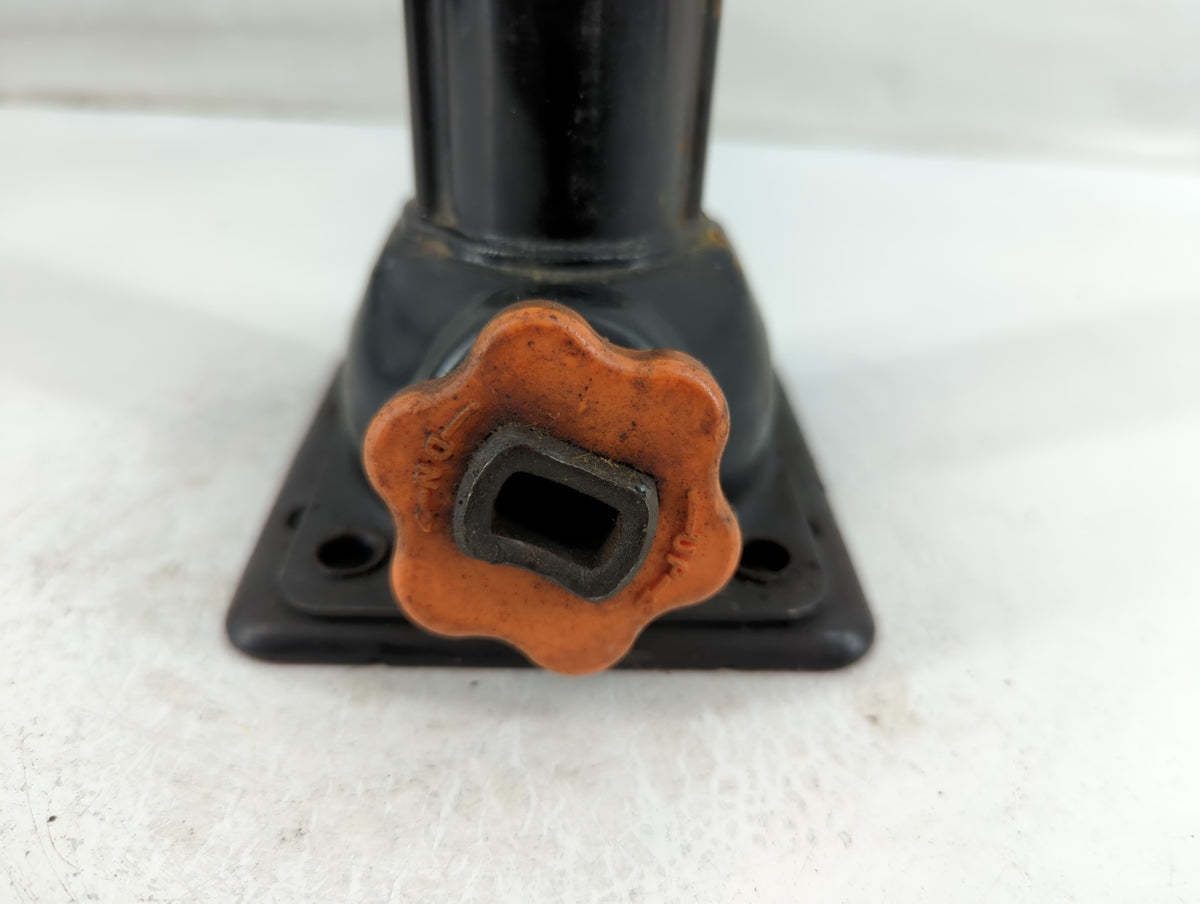 2005 Gmc Envoy Xl Spare Scissor Car Jack - Oemusedautoparts1.com