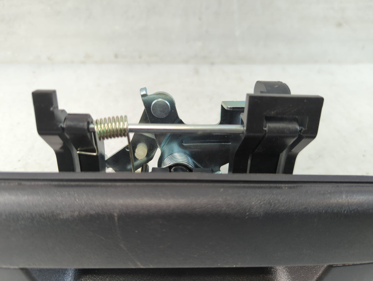 2004 Chevrolet Colorado Driver Rear Left Door Handle Exterior Assembly 886831 - Oemusedautoparts1.com