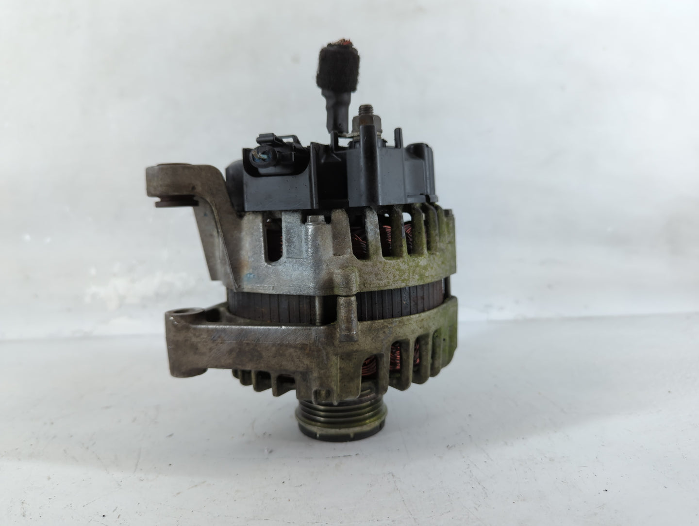 2011 Chevrolet Cruze Alternator Replacement Generator Charging Assembly Engine OEM P/N:13577154 Fits OEM Used Auto Parts - O