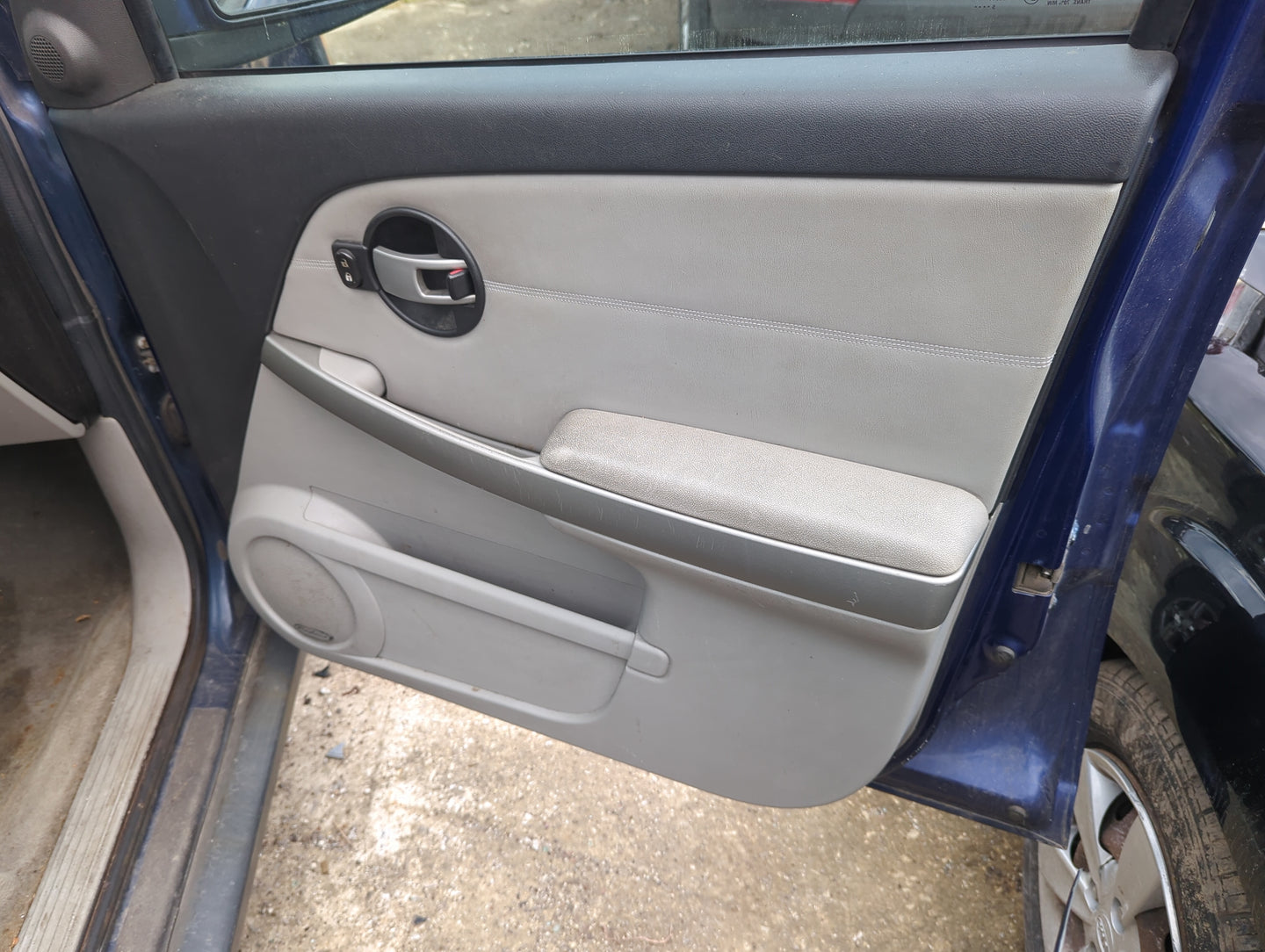 2008 Chevrolet Equinox Front Right Passenger Interior Door Panel Trim - Oemusedautoparts1.com