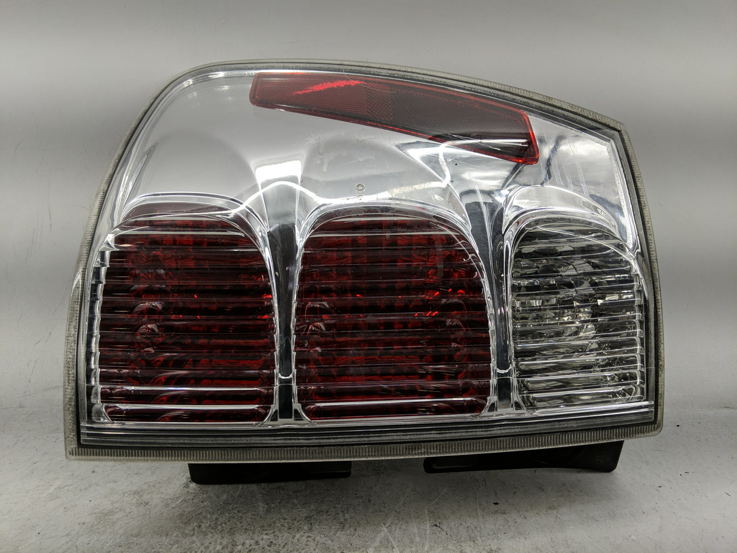 2005-2009 Chevrolet Equinox Tail Light Assembly Passenger Right OEM Fits Fits 2005 2006 2007 2008 2009 OEM Used Auto Parts -