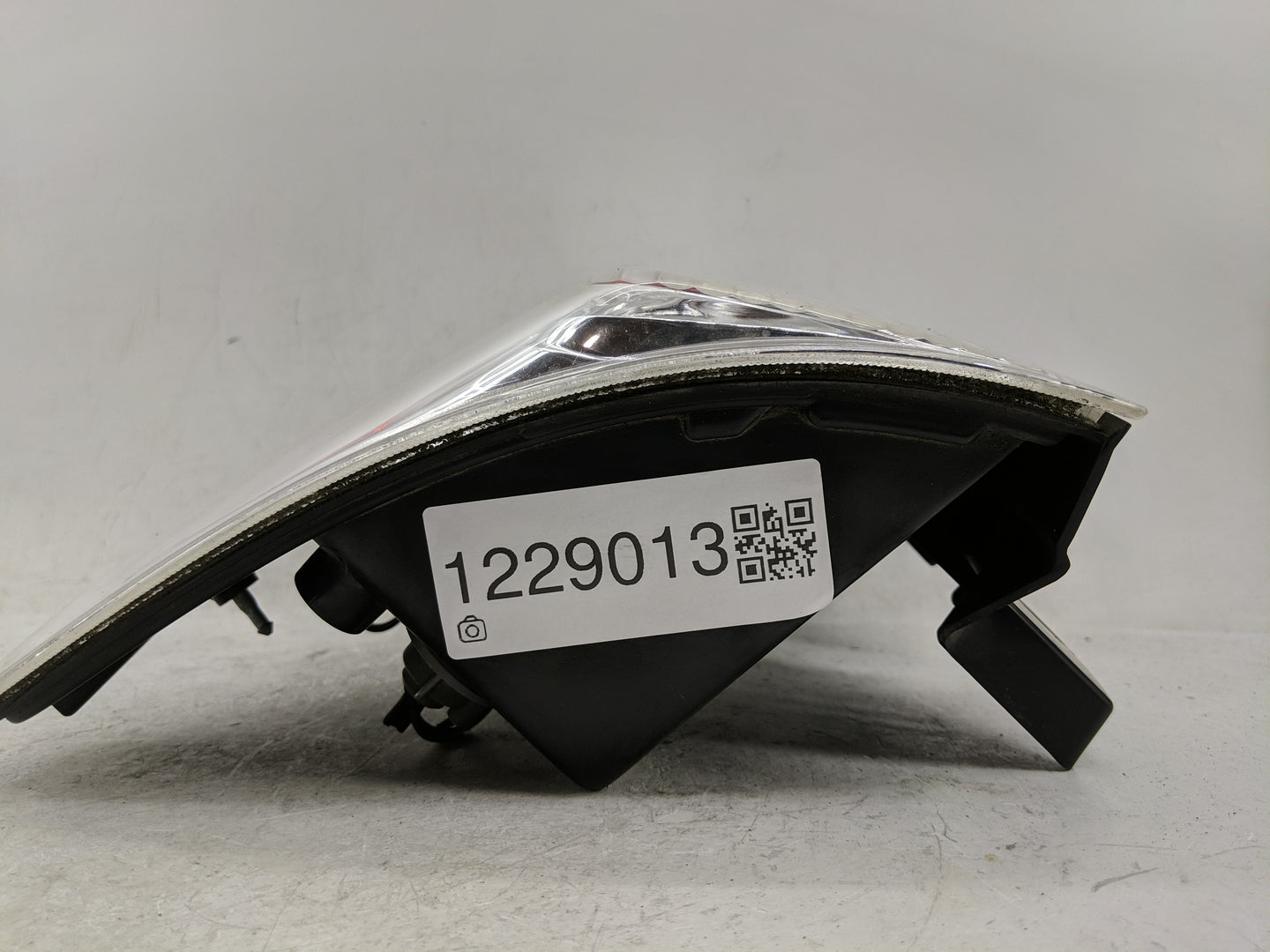 2005-2009 Chevrolet Equinox Tail Light Assembly Passenger Right OEM Fits Fits 2005 2006 2007 2008 2009 OEM Used Auto Parts -