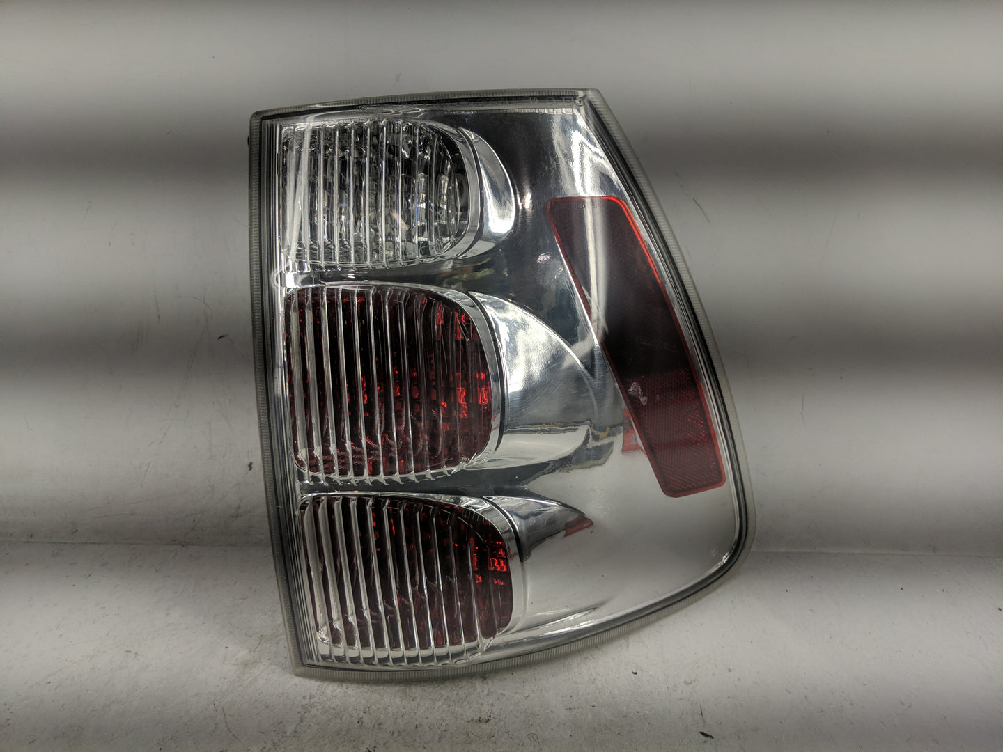 2005-2009 Chevrolet Equinox Tail Light Assembly Driver Left OEM Fits Fits 2005 2006 2007 2008 2009 OEM Used Auto Parts - Oem