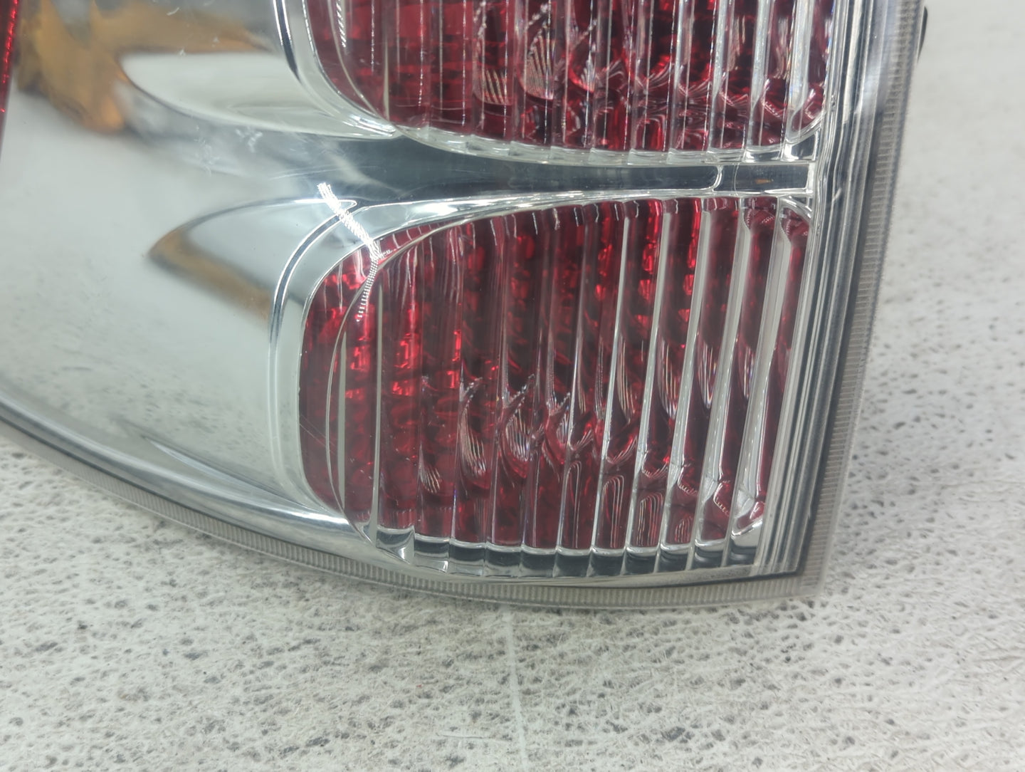 2005-2009 Chevrolet Equinox Tail Light Assembly Passenger Right OEM Fits Fits 2005 2006 2007 2008 2009 OEM Used Auto Parts -