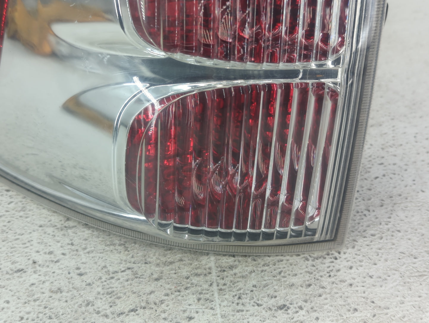 2005-2009 Chevrolet Equinox Tail Light Assembly Passenger Right OEM Fits Fits 2005 2006 2007 2008 2009 OEM Used Auto Parts -