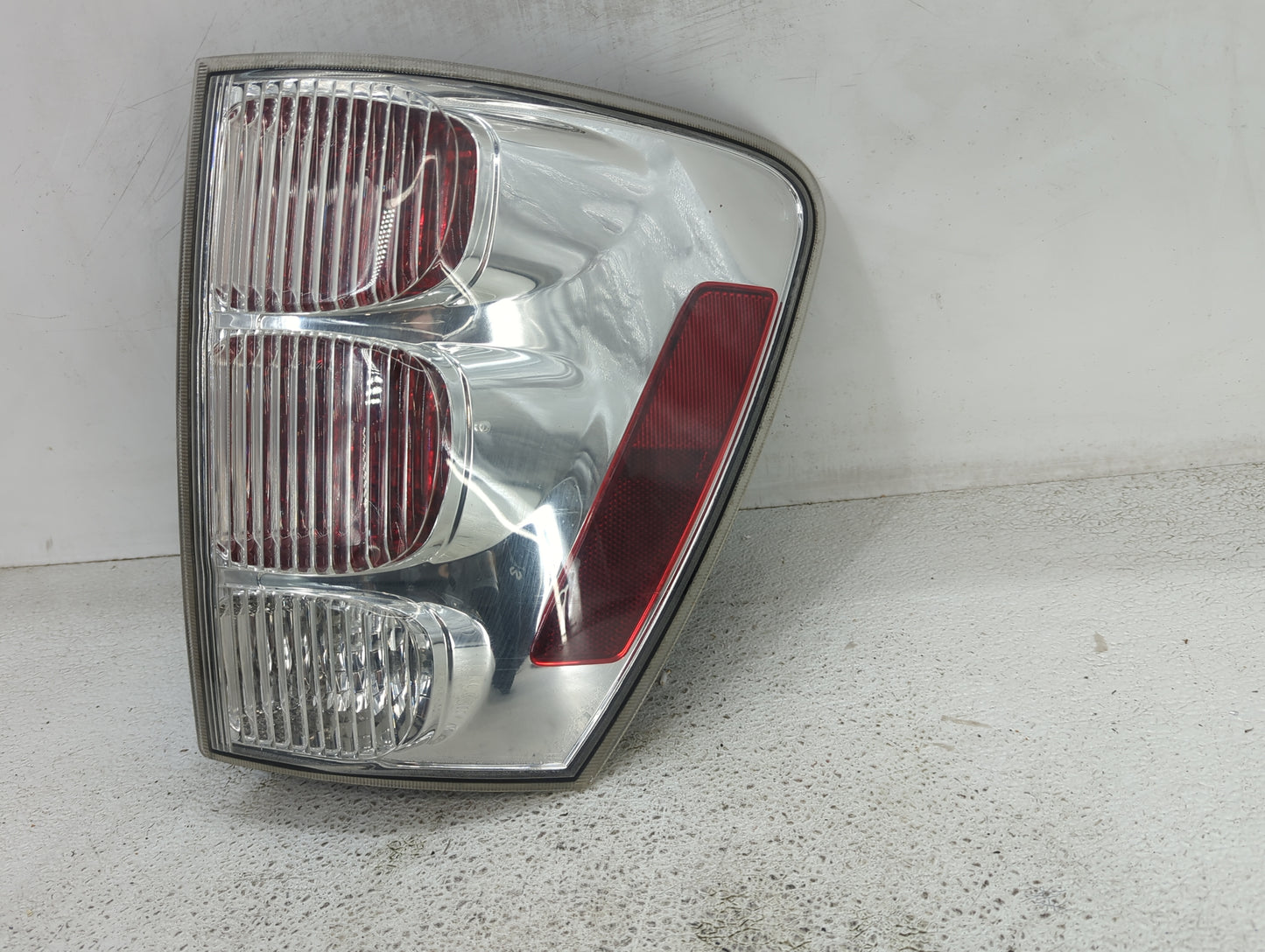 2005-2009 Chevrolet Equinox Tail Light Assembly Passenger Right OEM Fits Fits 2005 2006 2007 2008 2009 OEM Used Auto Parts -