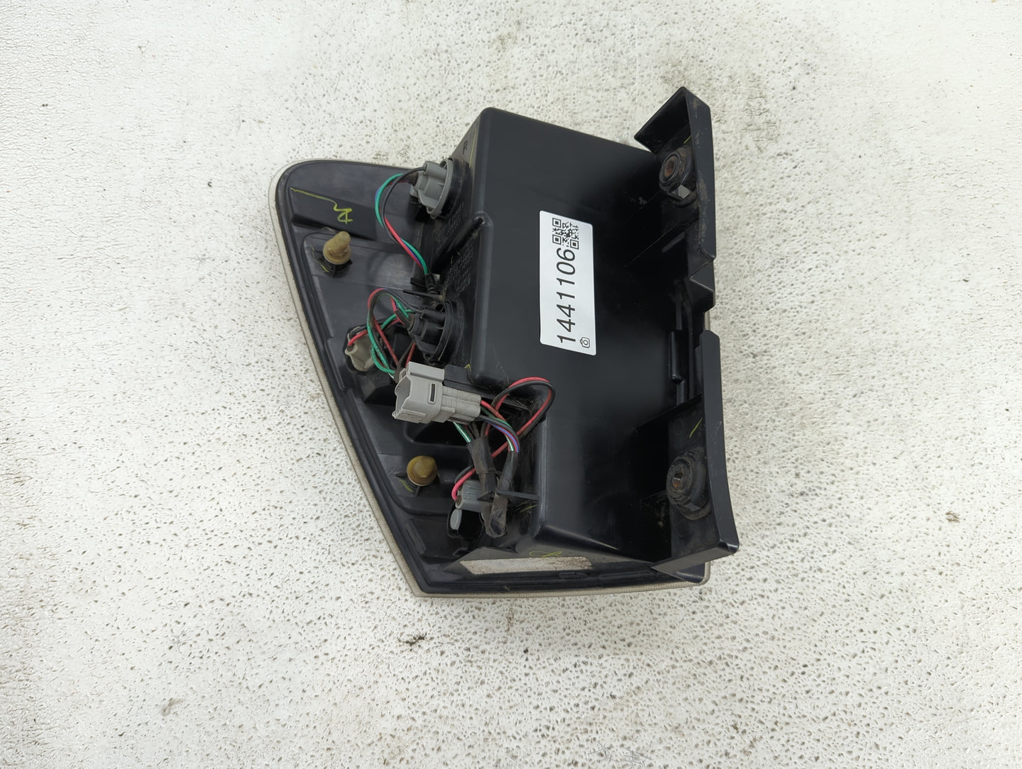 2005-2009 Chevrolet Equinox Tail Light Assembly Passenger Right OEM Fits Fits 2005 2006 2007 2008 2009 OEM Used Auto Parts -