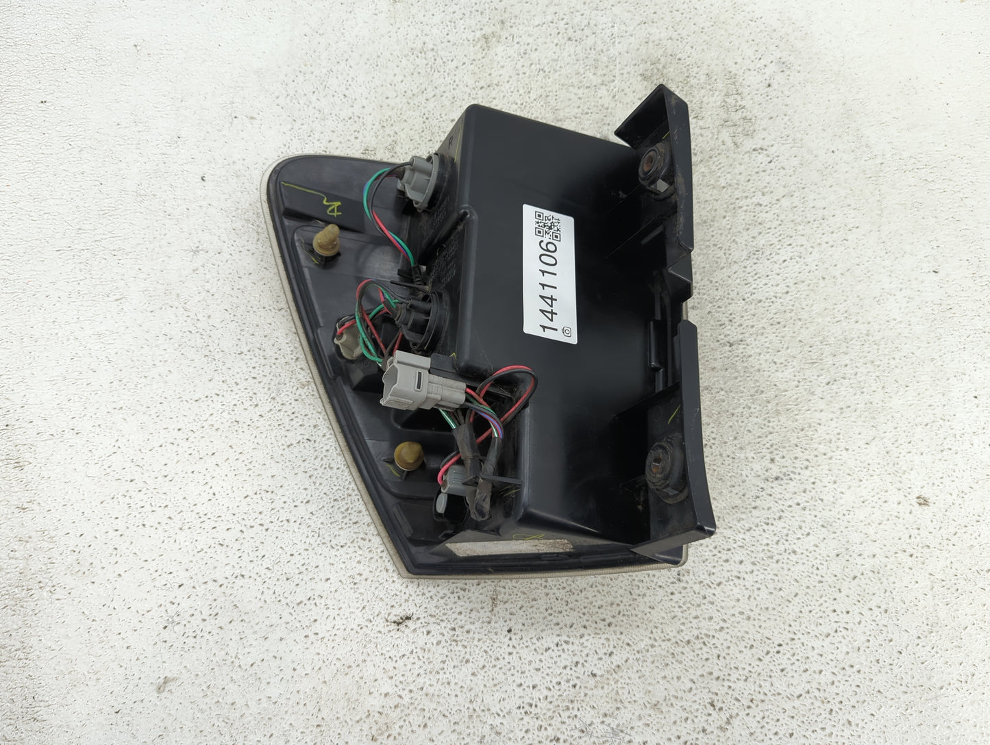 2005-2009 Chevrolet Equinox Tail Light Assembly Passenger Right OEM Fits Fits 2005 2006 2007 2008 2009 OEM Used Auto Parts -