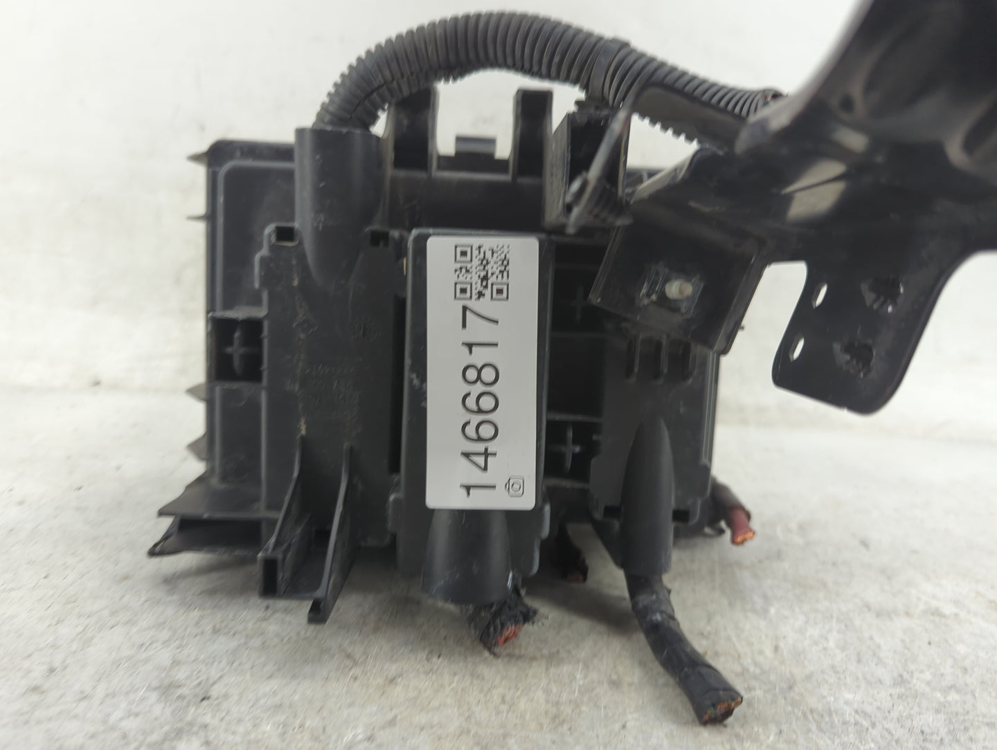 2007-2009 Chevrolet Equinox Fusebox Fuse Box Panel Relay Module P/N:25820367 6351-1761 Fits Fits 2007 2008 2009 OEM Used Aut