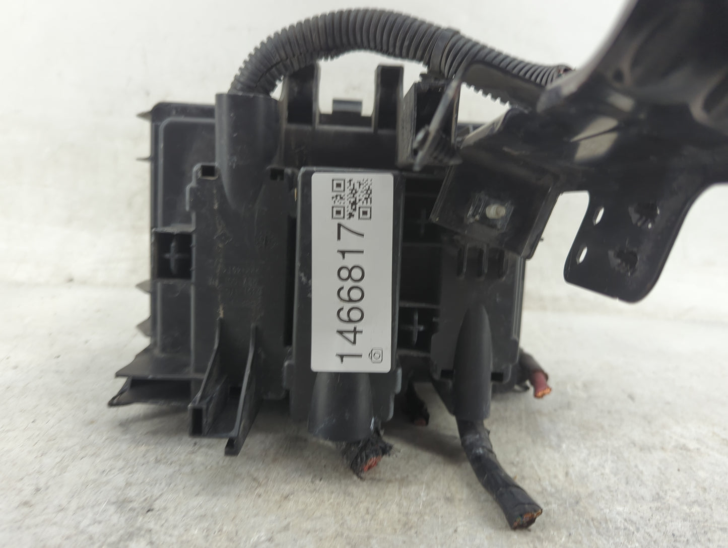 2007-2009 Chevrolet Equinox Fusebox Fuse Box Panel Relay Module P/N:25820367 6351-1761 Fits Fits 2007 2008 2009 OEM Used Aut