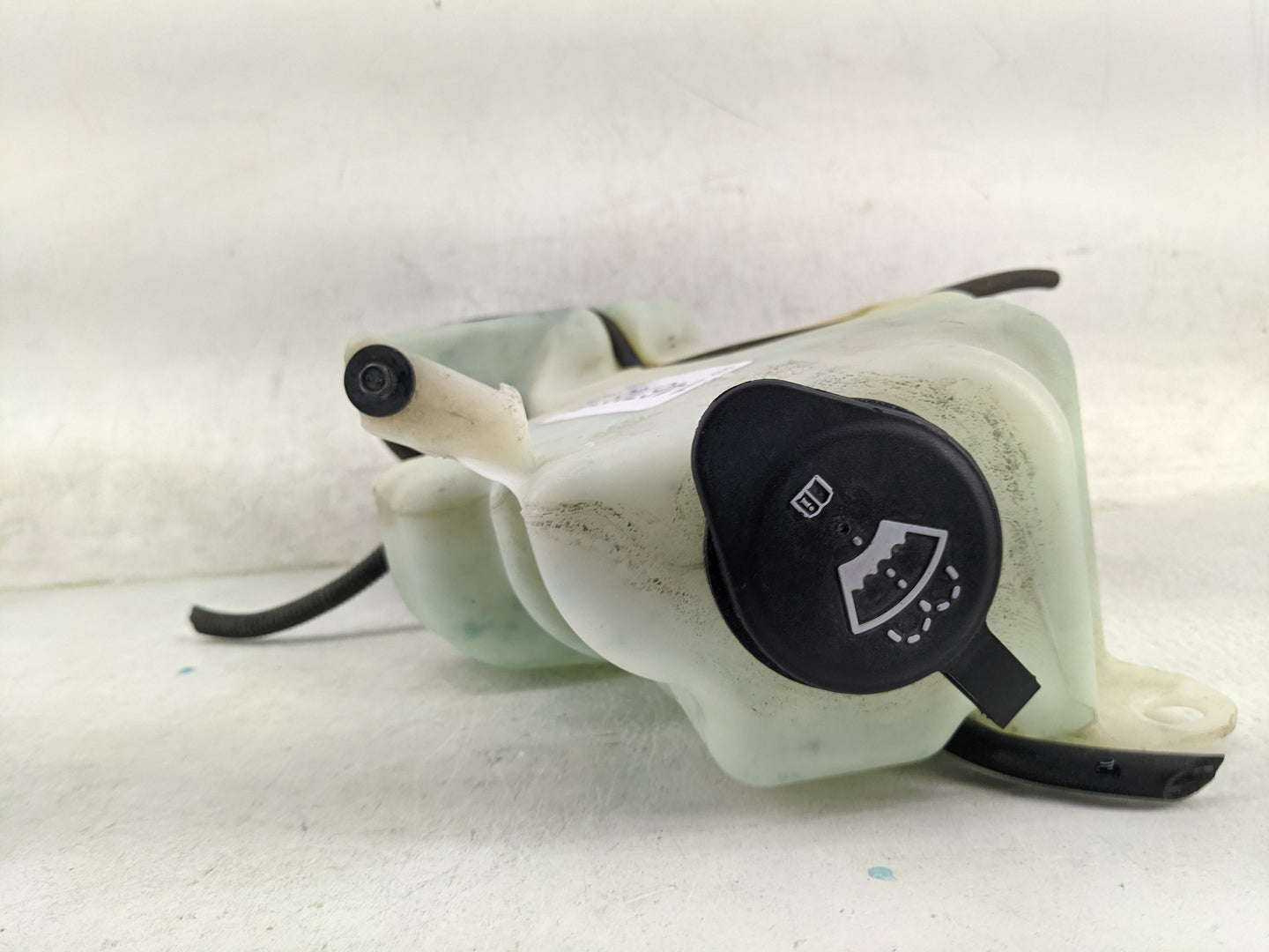 2008 Chevrolet Equinox Windshield Washer Fluid Reservoir Bottle Oem - Oemusedautoparts1.com