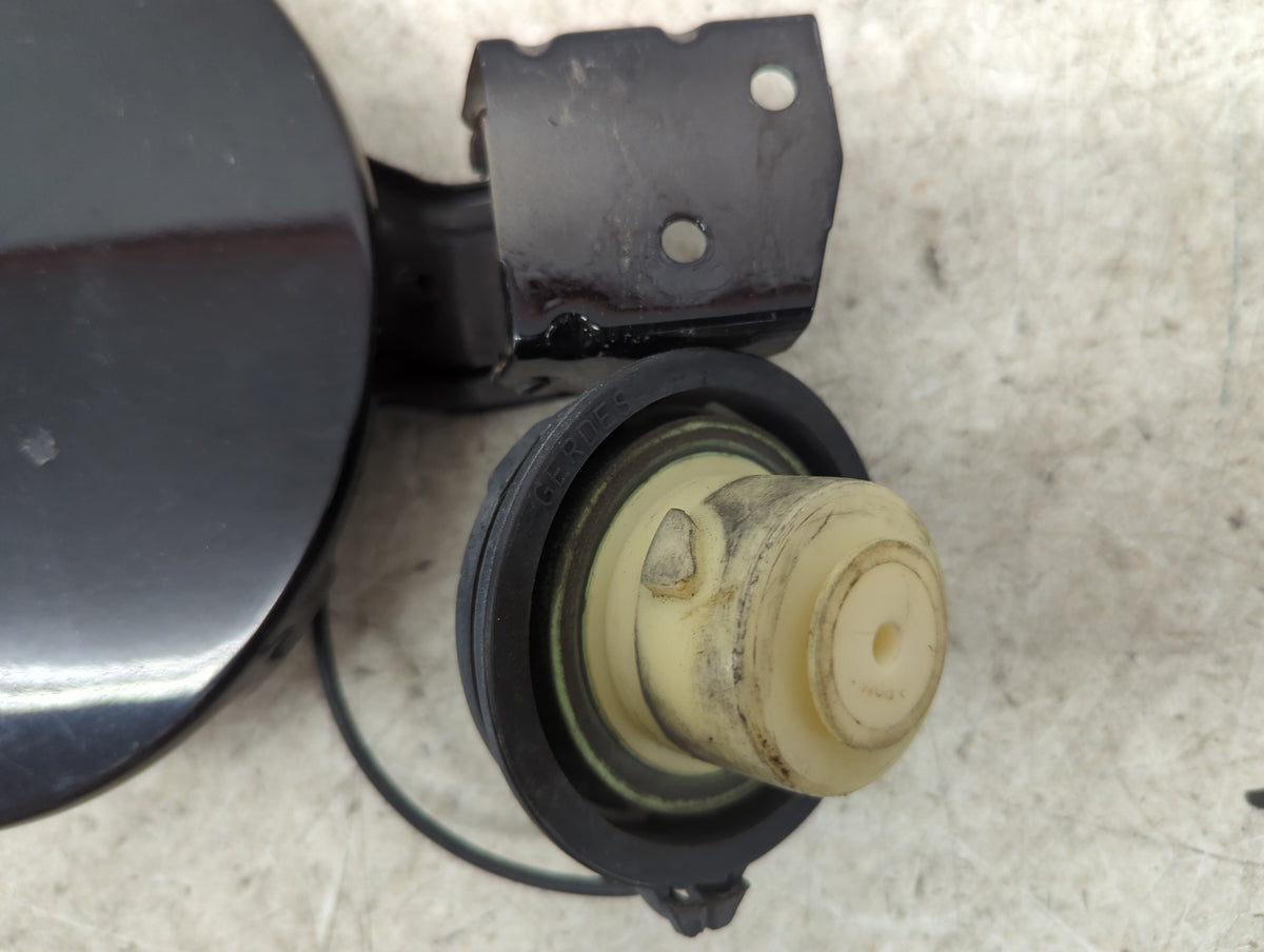 2008 Chevrolet Equinox Fuel Tank Door Lid Gas Tank Black - Oemusedautoparts1.com