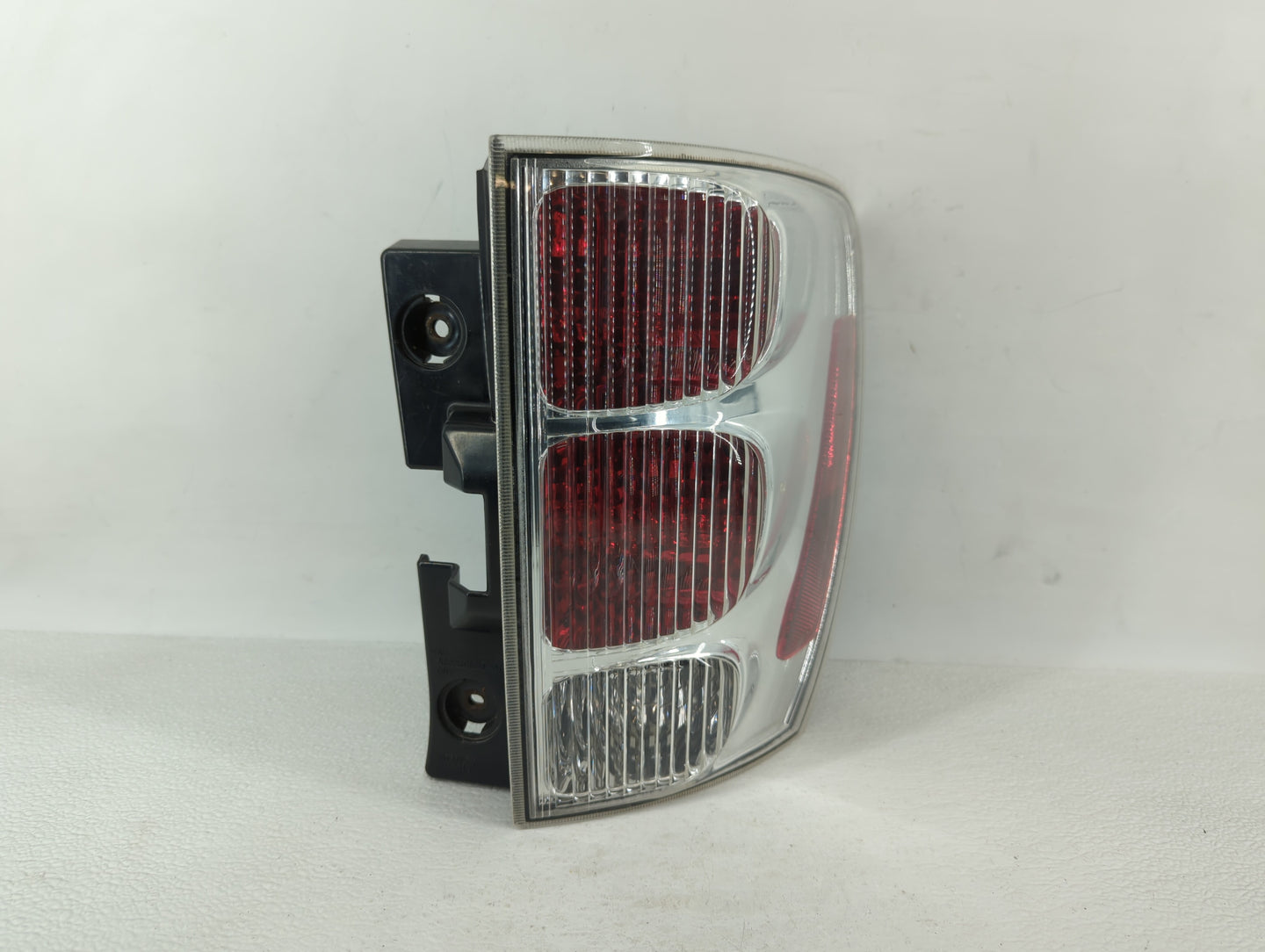 2005-2009 Chevrolet Equinox Tail Light Assembly Passenger Right OEM P/N:5480779 Fits Fits 2005 2006 2007 2008 2009 OEM Used 