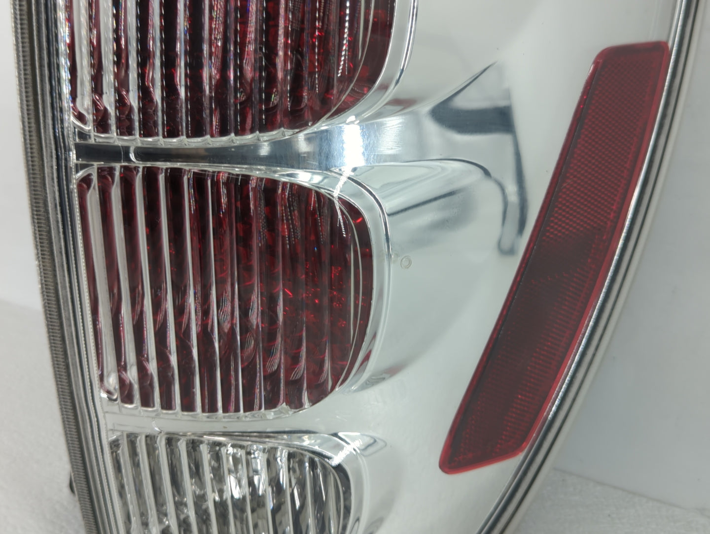 2005-2009 Chevrolet Equinox Tail Light Assembly Passenger Right OEM P/N:5480779 Fits Fits 2005 2006 2007 2008 2009 OEM Used 