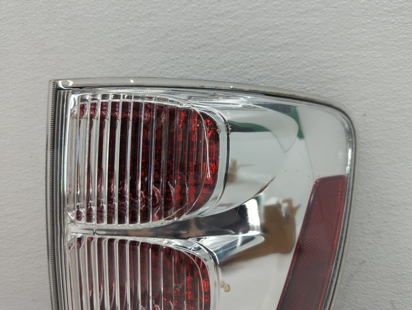 2005-2009 Chevrolet Equinox Tail Light Assembly Passenger Right OEM P/N:5480779 Fits Fits 2005 2006 2007 2008 2009 OEM Used 