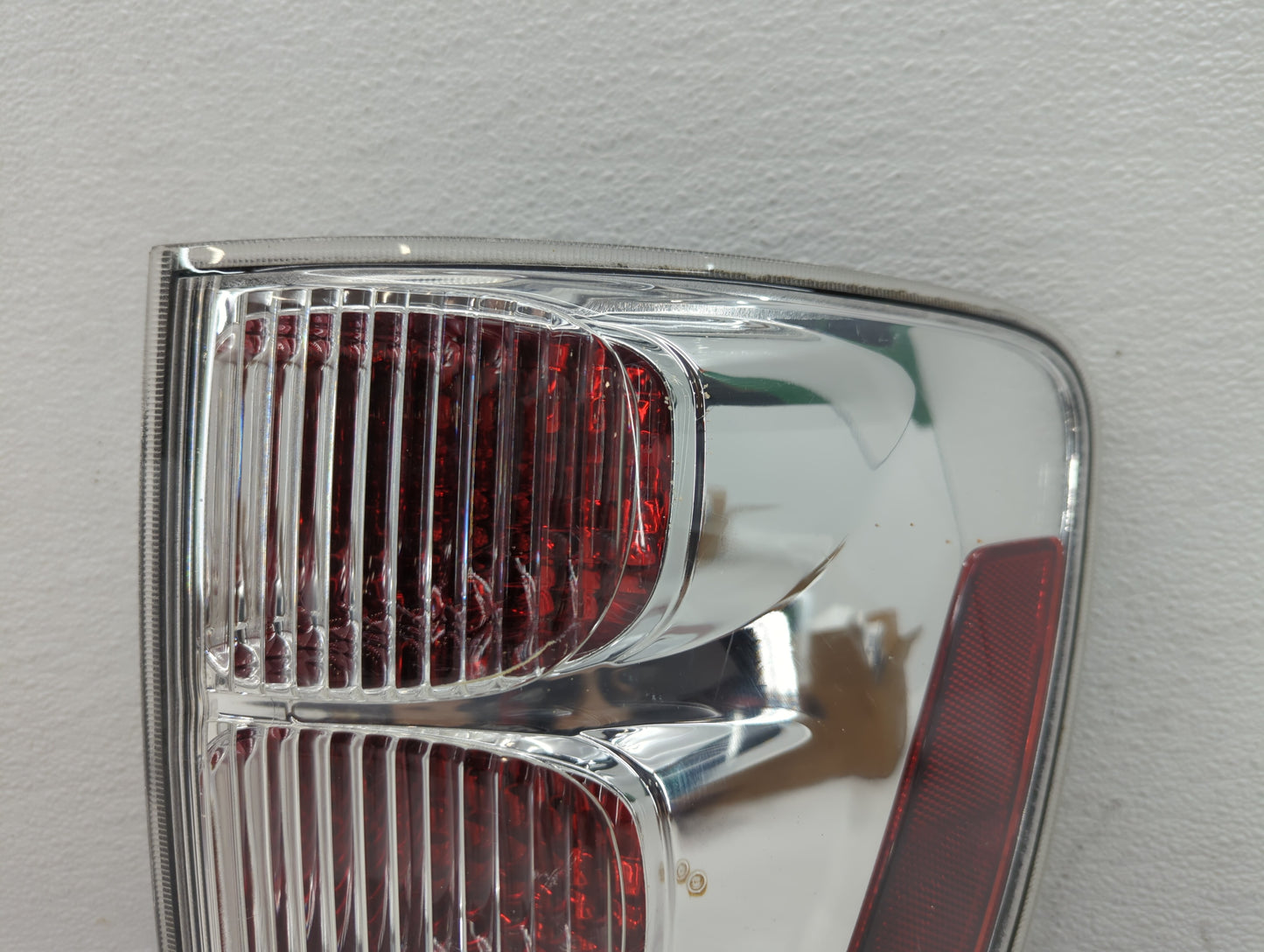 2005-2009 Chevrolet Equinox Tail Light Assembly Passenger Right OEM P/N:5480779 Fits Fits 2005 2006 2007 2008 2009 OEM Used 