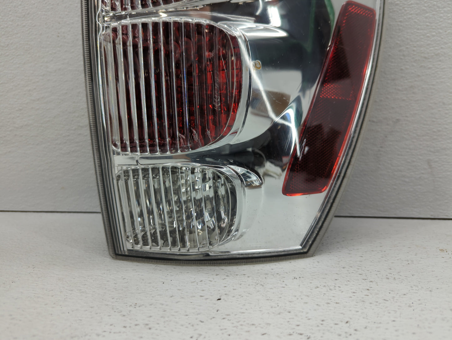 2005-2009 Chevrolet Equinox Tail Light Assembly Passenger Right OEM P/N:5480779 Fits Fits 2005 2006 2007 2008 2009 OEM Used 