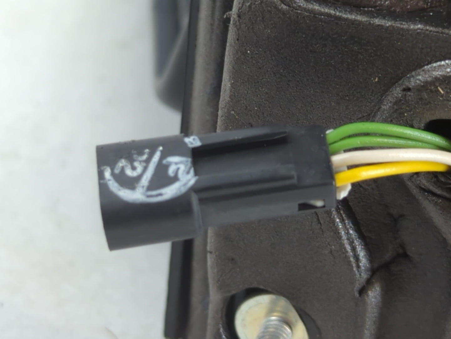 2005-2009 Chevrolet Equinox Driver Side View Mirror - Left Door Mirror OEM Used - Oemusedautoparts1.com