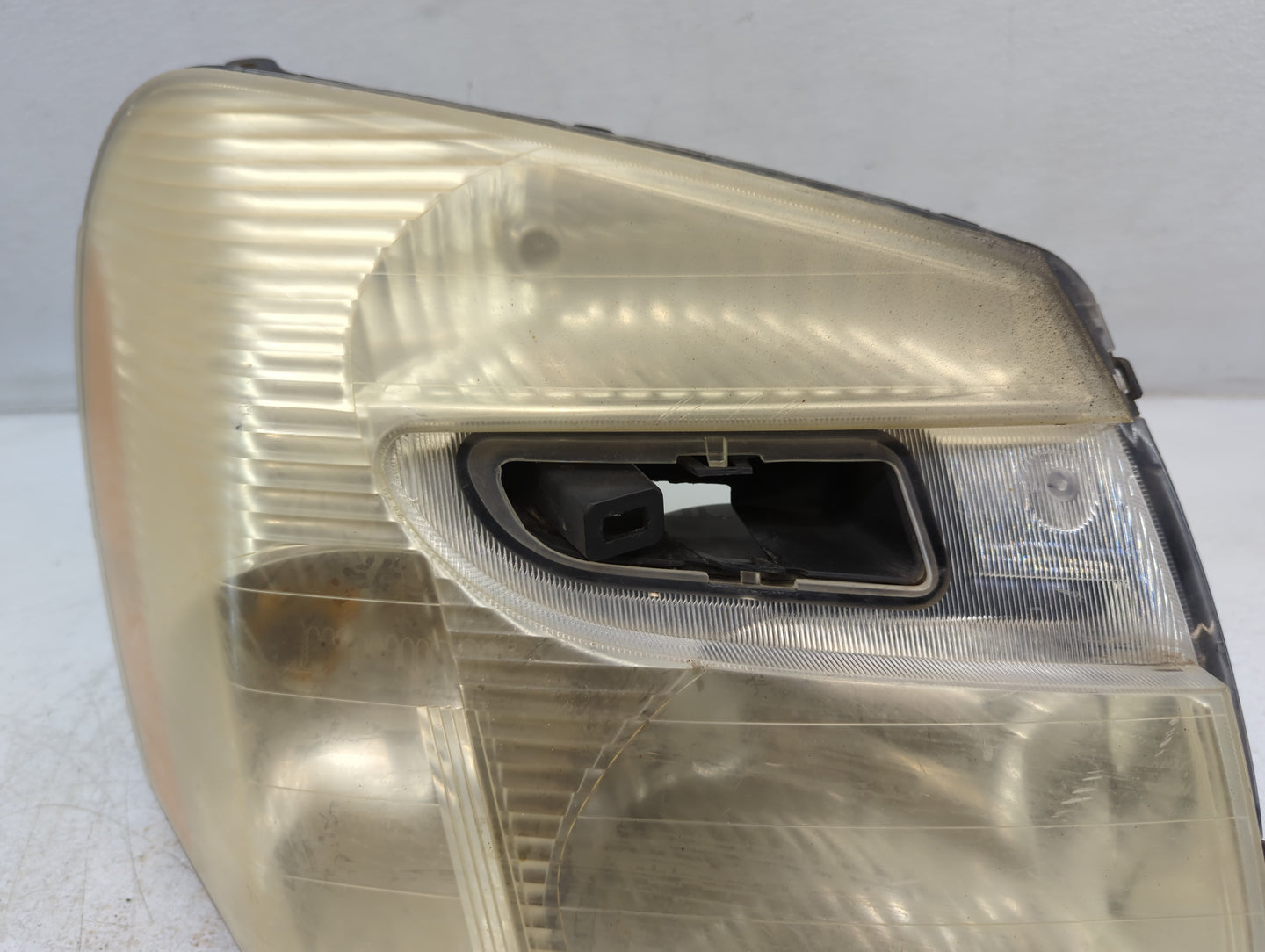 2005-2009 Chevrolet Equinox Passenger Right Oem Head Light Headlight Lamp - Oemusedautoparts1.com