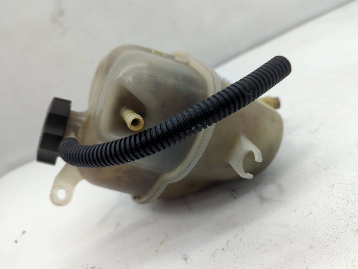 2006 Chevrolet Equinox Radiator Coolant Overflow Expansion Tank Bottle 686076 - Oemusedautoparts1.com