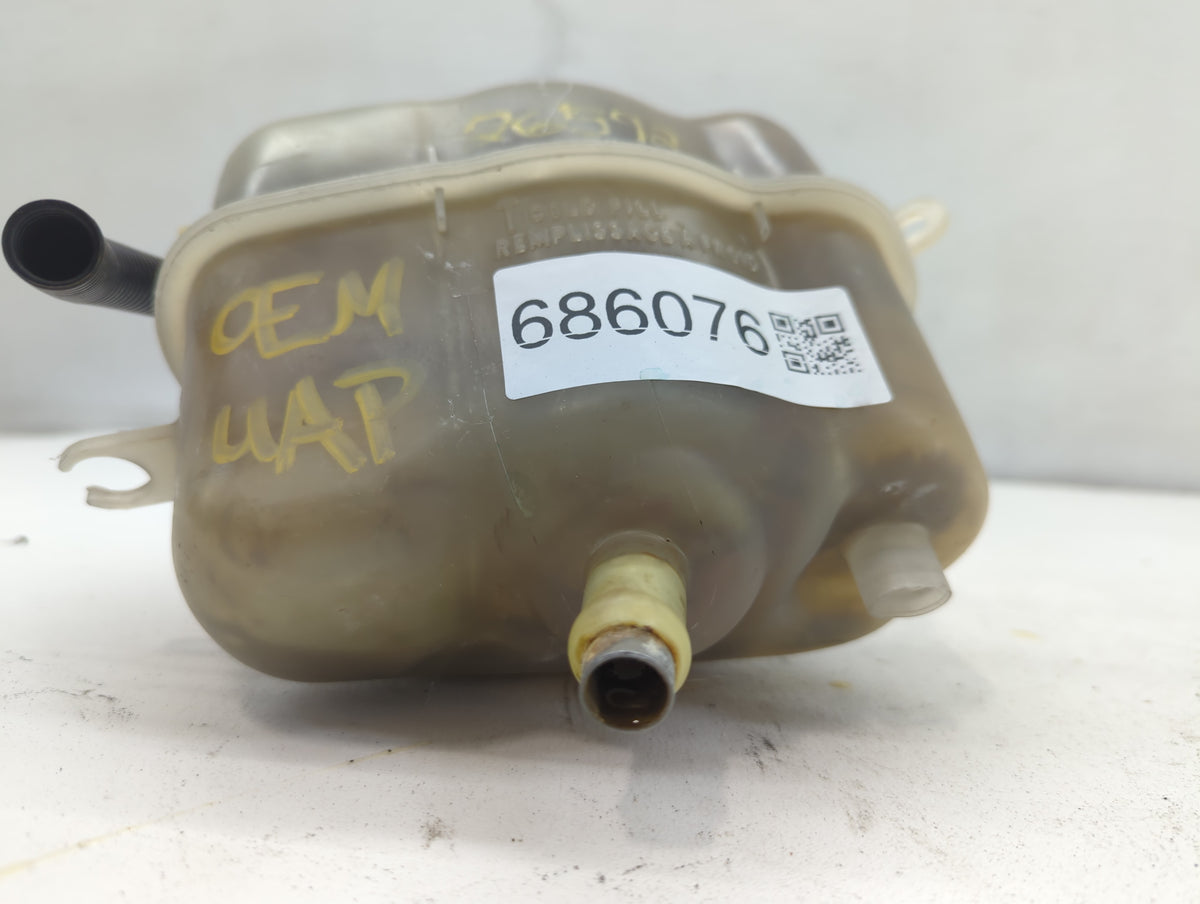 2006 Chevrolet Equinox Radiator Coolant Overflow Expansion Tank Bottle 686076 - Oemusedautoparts1.com