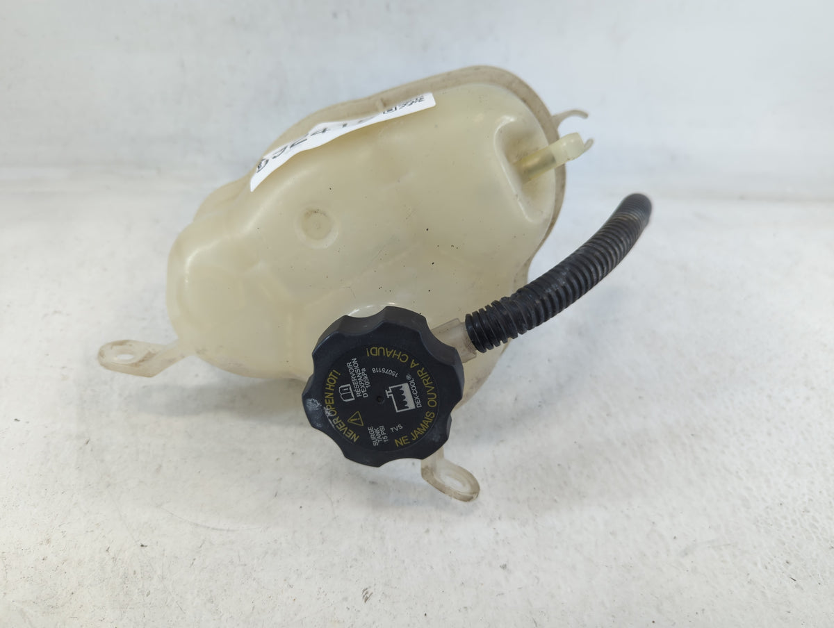 2006 Chevrolet Equinox Radiator Coolant Overflow Expansion Tank Bottle 692415 - Oemusedautoparts1.com